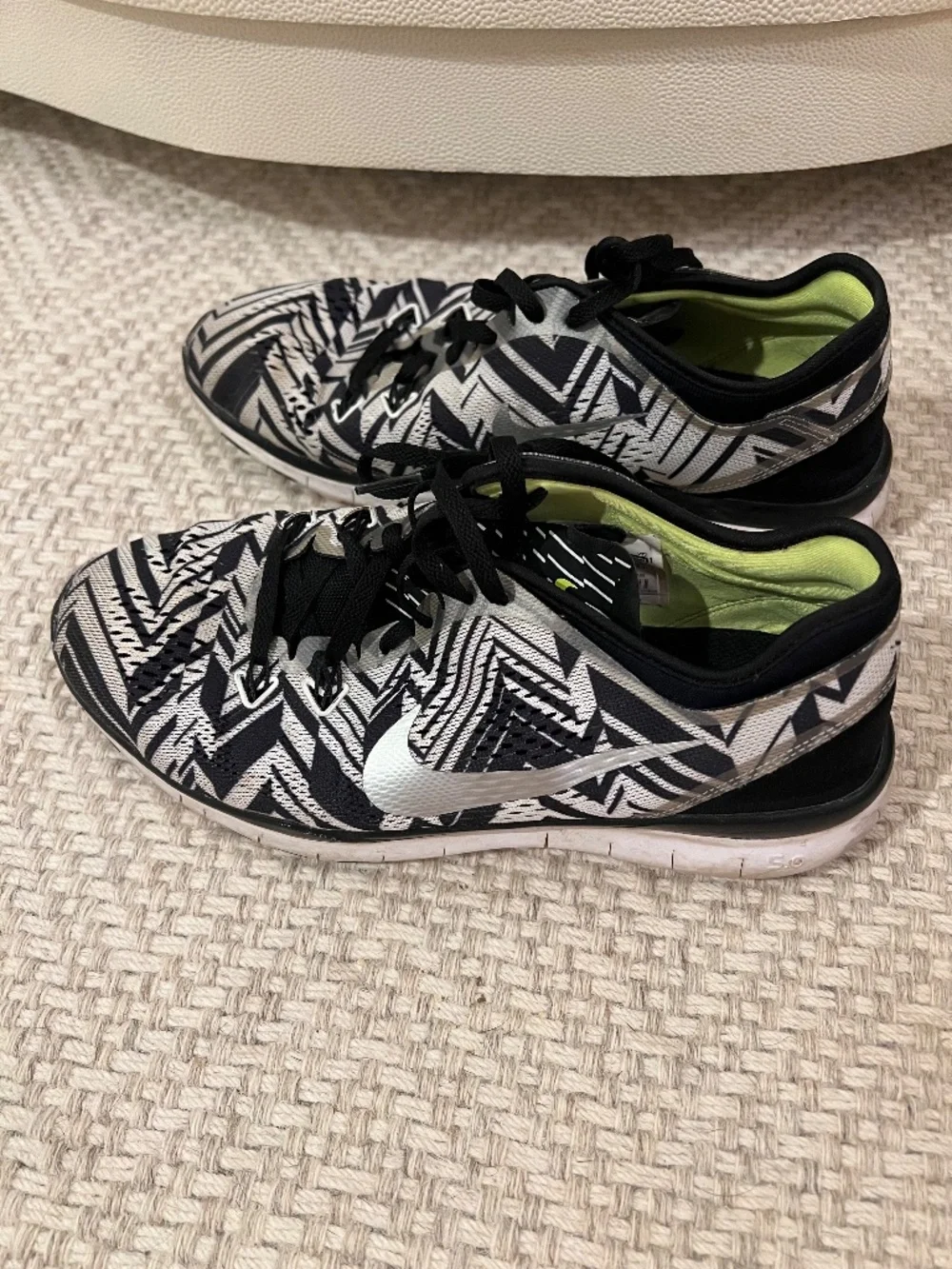 Nike Free TR Fit 5.0 Black & White Sneakers- Size 9